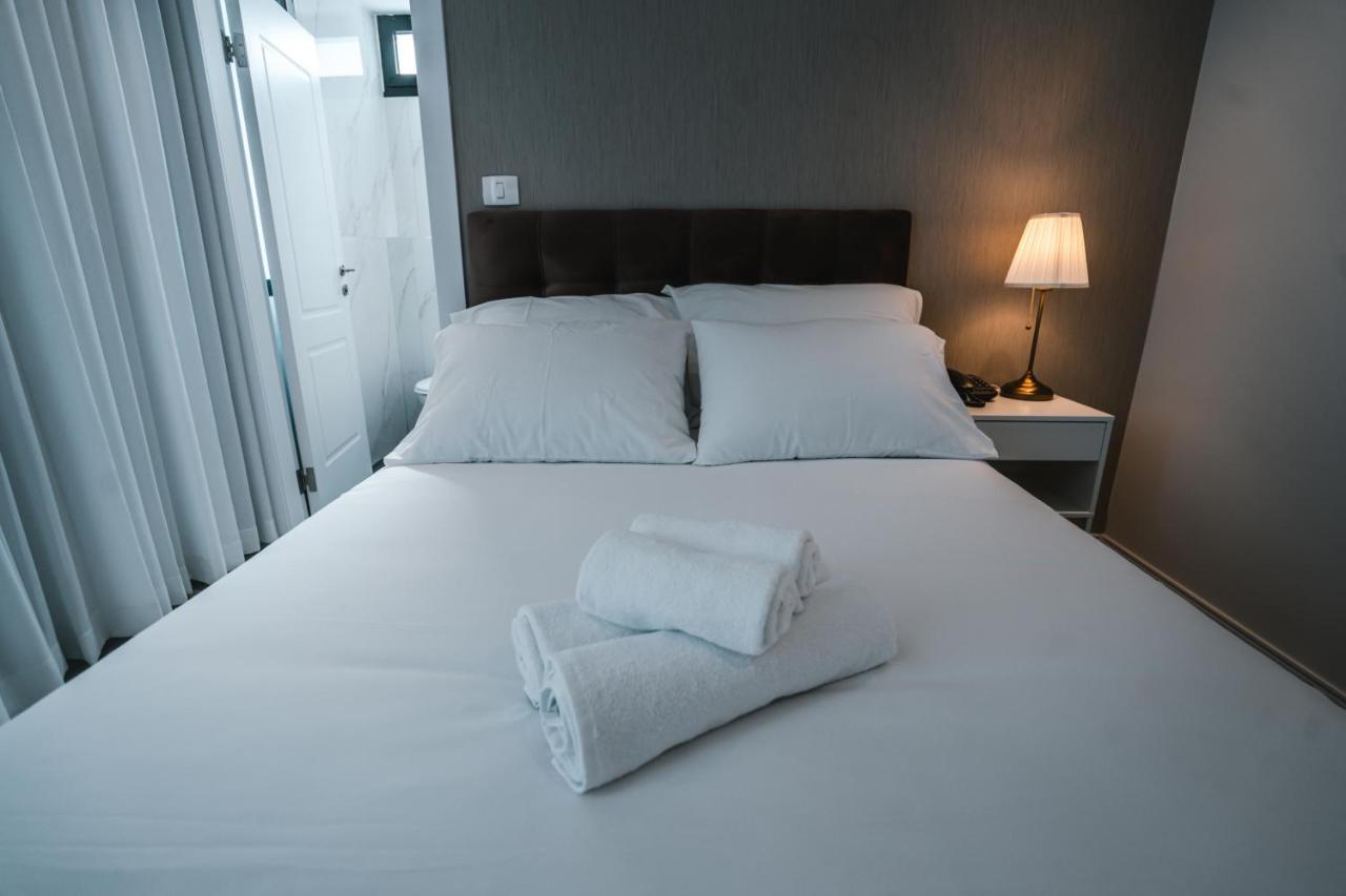 Unique Hotel Ashdod Bagian luar foto