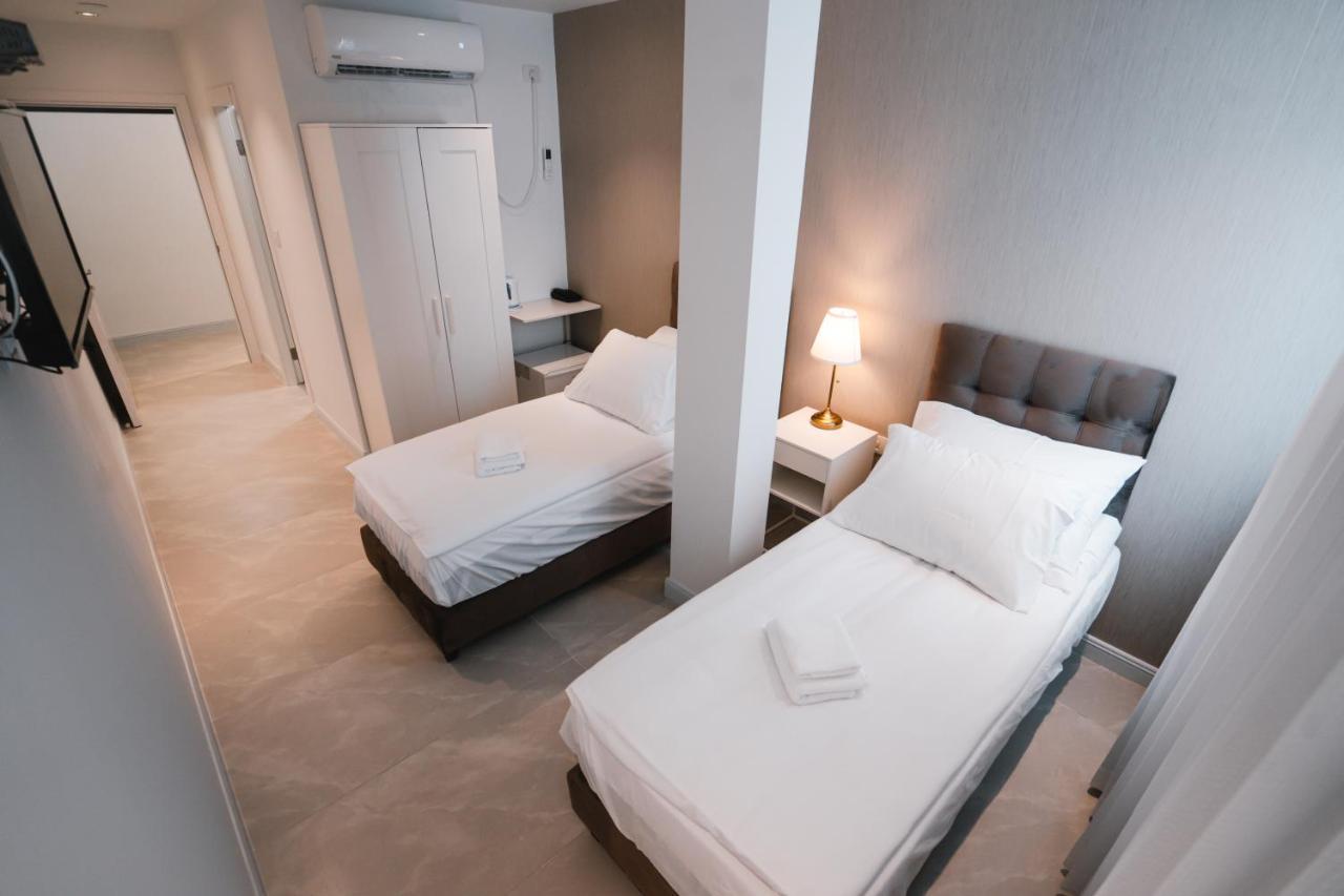 Unique Hotel Ashdod Bagian luar foto