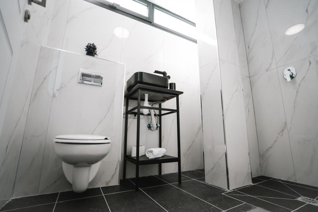 Unique Hotel Ashdod Bagian luar foto