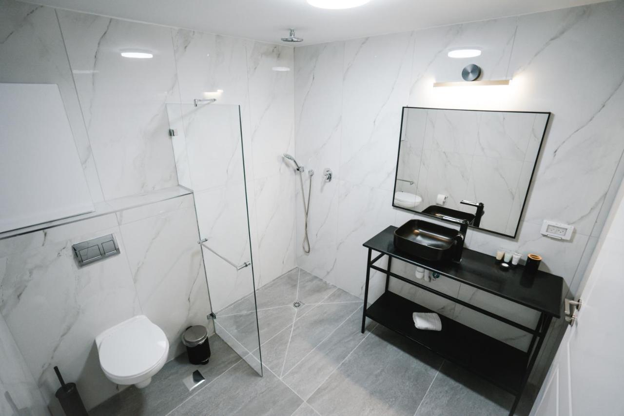 Unique Hotel Ashdod Bagian luar foto