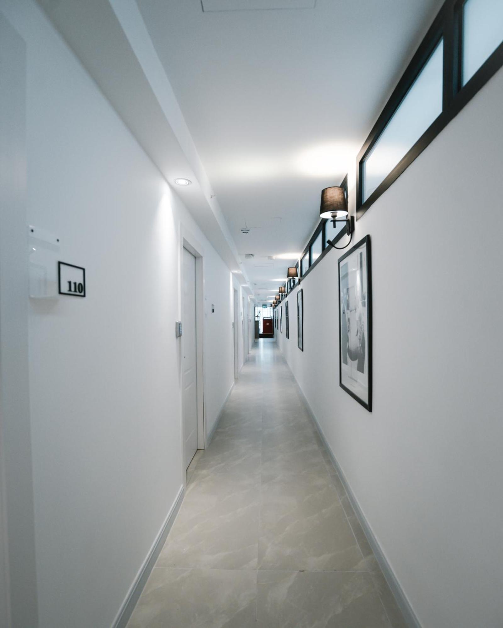Unique Hotel Ashdod Bagian luar foto