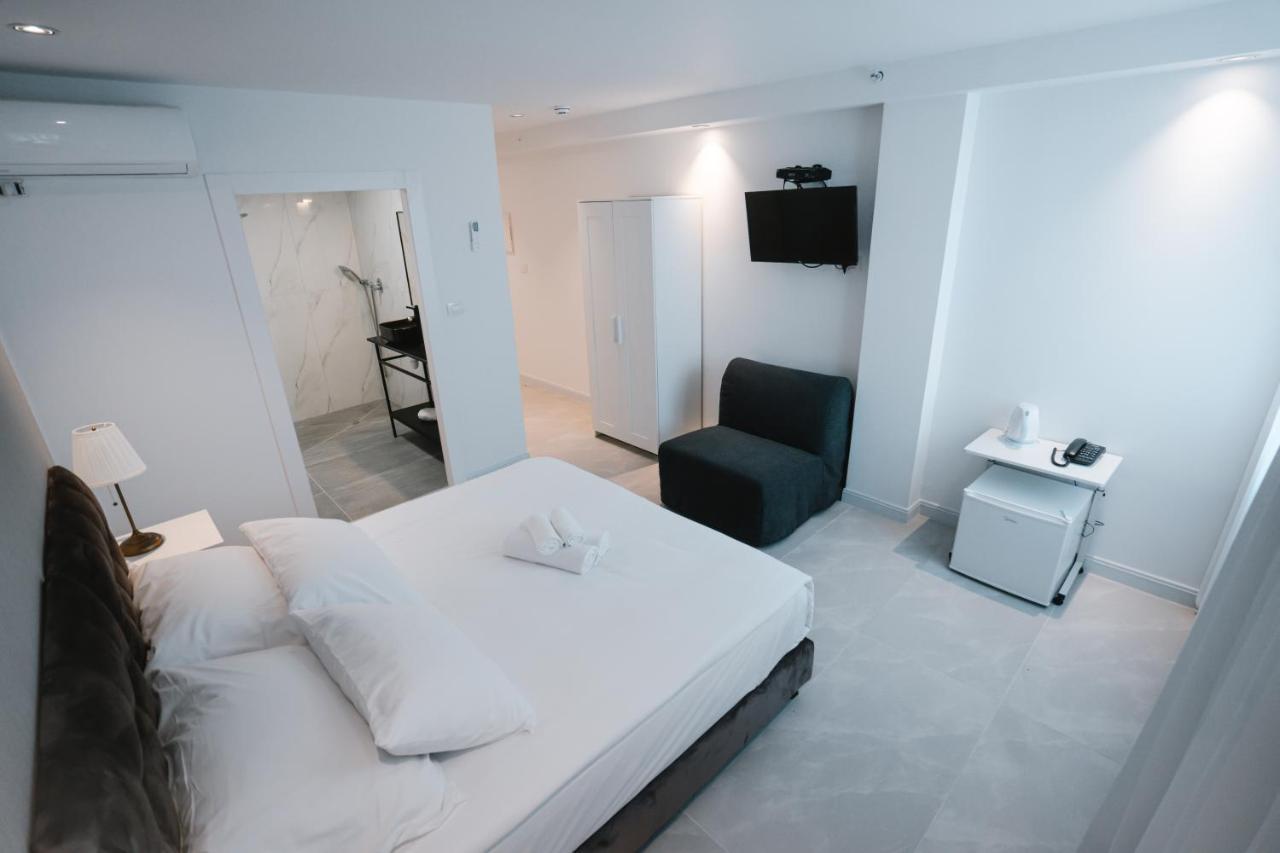 Unique Hotel Ashdod Bagian luar foto