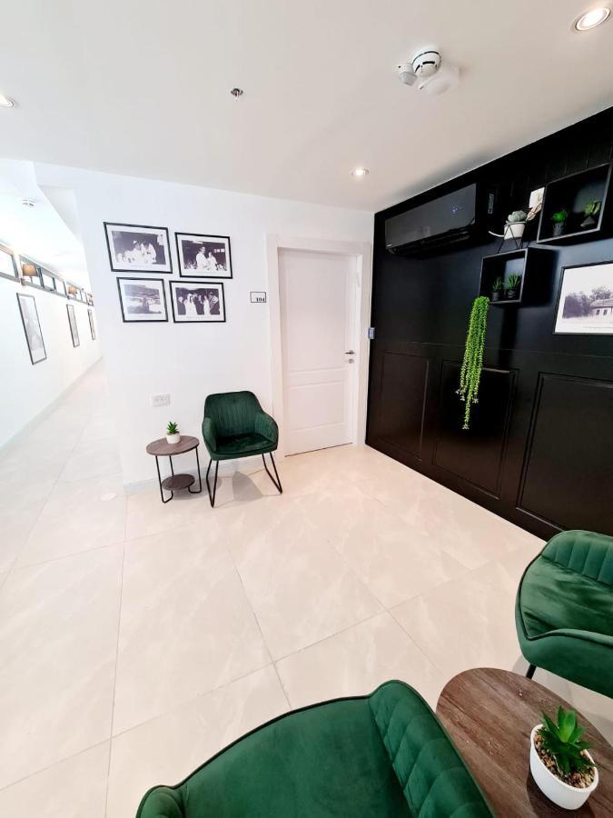 Unique Hotel Ashdod Bagian luar foto